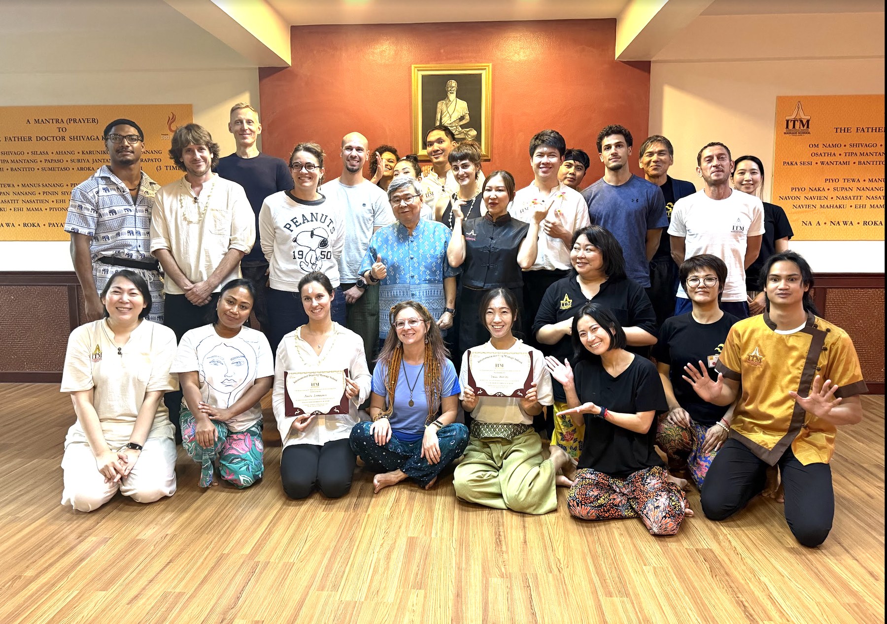 Elijah Naylor Jr. with a Thai medicine training group